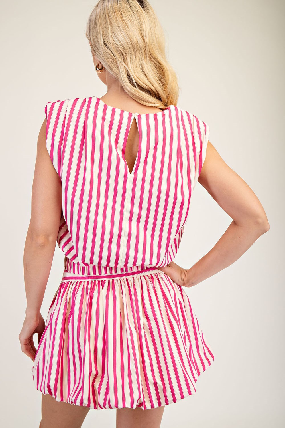 Skorty Top-Round Neck Shoulder Padded Waist Elastic Top