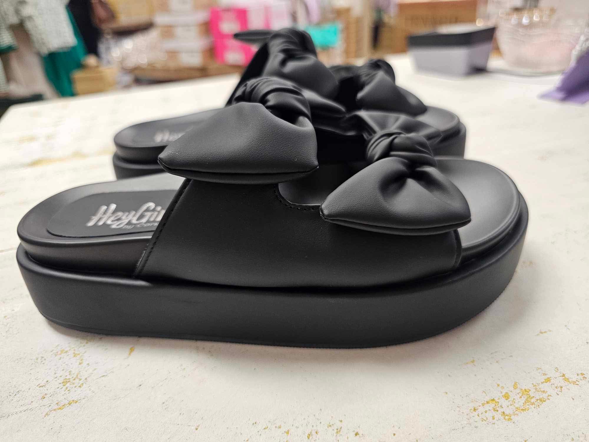 Corky’s Lil Bit Knotty