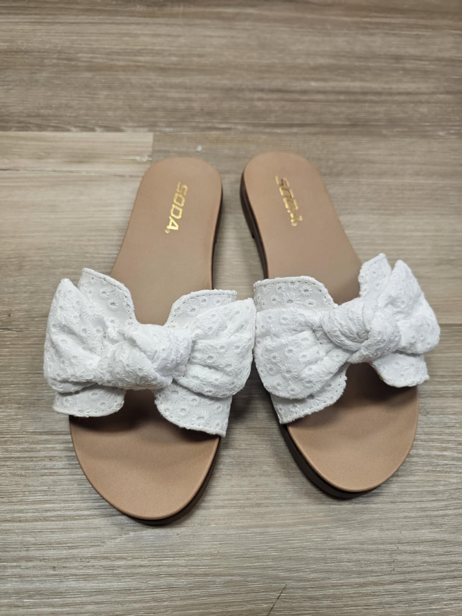 Writer Bow Sandal
